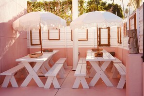 Outdoor dining - Palm Springs' hottest new boutique hotel can be all yours. Sleeps up to 22 VIPs. (Palm Springs)