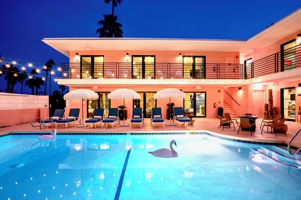 Piscina all'aperto, una piscina riscaldata