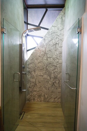 Shower, towels, toilet paper - Park City Beach Club (Parrita)