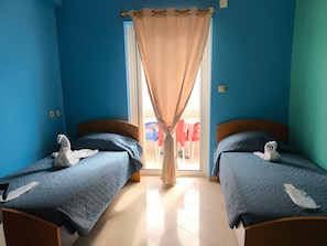 2 habitaciones, tabla de planchar con plancha y wifi gratis 