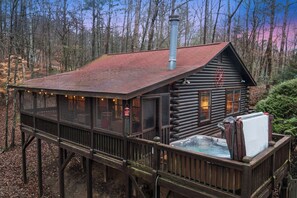 Outdoor spa tub - Mountain Views, Hot Tub + More! - Deer Crossing (Ellijay)