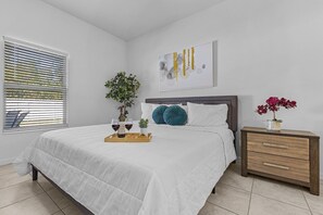 3 chambres, fer et planche à repasser, accès au Wi-Fi (inclus)