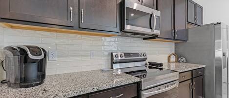 Refrigerador, microondas, horno, placa de cocina