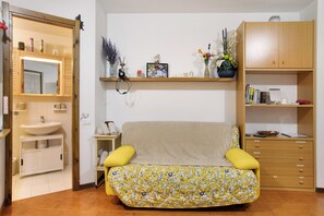 Interior - Studio 'Vacanze A La Salle' with Shared Garden and Wi-Fi (La Salle)