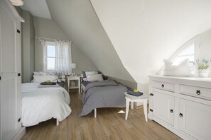 3 bedrooms, desk, iron/ironing board, travel cot
