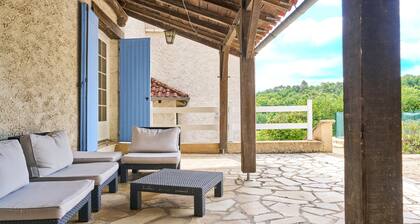 Gîte au cœur du Périgord – Piscine, jardin, 4 chambres, proche Brantôme et activités nature