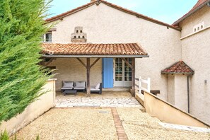 Exterior - Charming Cottage in the Heart of Périgord – Pool, Garden, 4 Bedrooms, Close to Brantôme & Outdoor (Léguillac de l'Auche)