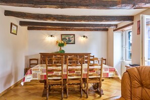 Dining - Charming Cottage in the Heart of Périgord – Pool, Garden, 4 Bedrooms, Close to Brantôme & Outdoor (Léguillac de l'Auche)
