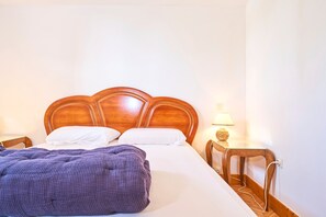 4 bedrooms, iron/ironing board, free WiFi
