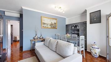 TV, fireplace, stereo