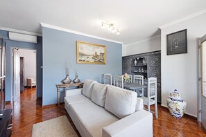 TV, fireplace, stereo