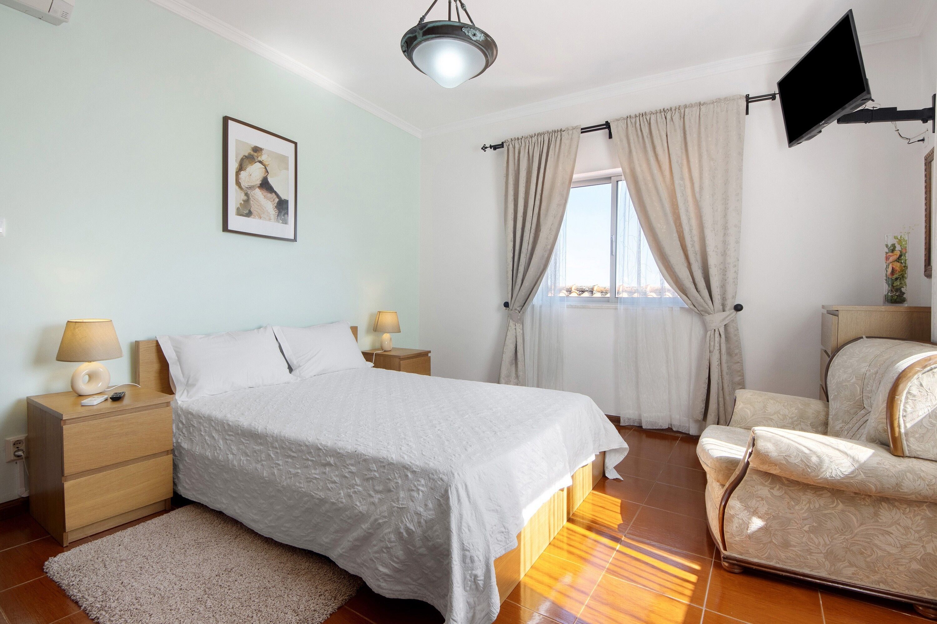 3 habitaciones, tabla de planchar con plancha y wifi gratis 