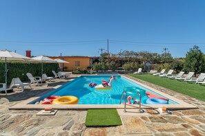 A swimming pool with lounge chairs and inflatable toys. - Casa da Jesus with Mountain View, Wi-Fi, and Air Conditioning (Provesende)