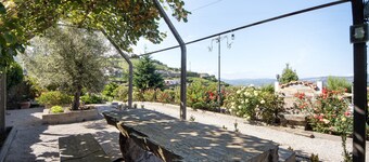 Holiday Home 'Jesus Completa' with Mountain View, Wi-Fi, and Air Conditioning