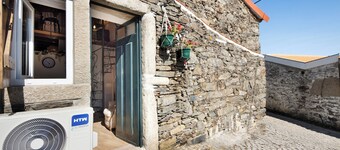 Holiday Home 'Jesus Completa' with Mountain View, Wi-Fi, and Air Conditioning