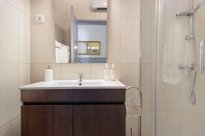 تجهيزات دش، مجففات شعر، مناشف