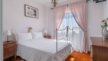 3 chambres, fer et planche à repasser, Wi-Fi gratuit, draps fournis
