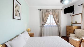 1 quarto, Wi-Fi de cortesia, roupa de cama