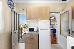 Microwave, oven, stovetop, coffee/tea maker