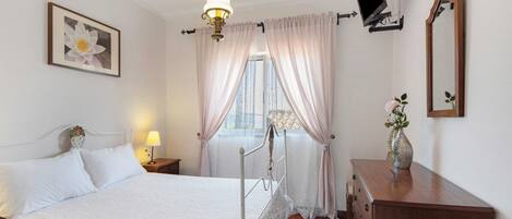 1 bedroom, free WiFi, bed sheets
