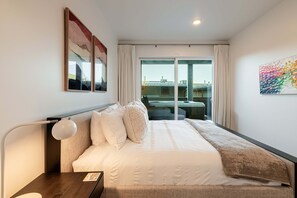 4 bedrooms, iron/ironing board, internet