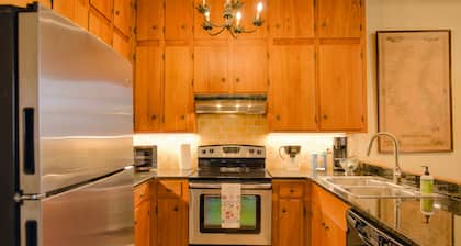 Cotton Alley | Charming 2-Bedroom Retreat in Historic Natchez, MS