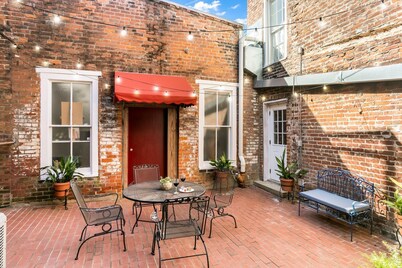 Cotton Alley | Charming 2-Bedroom Retreat in Historic Natchez, MS