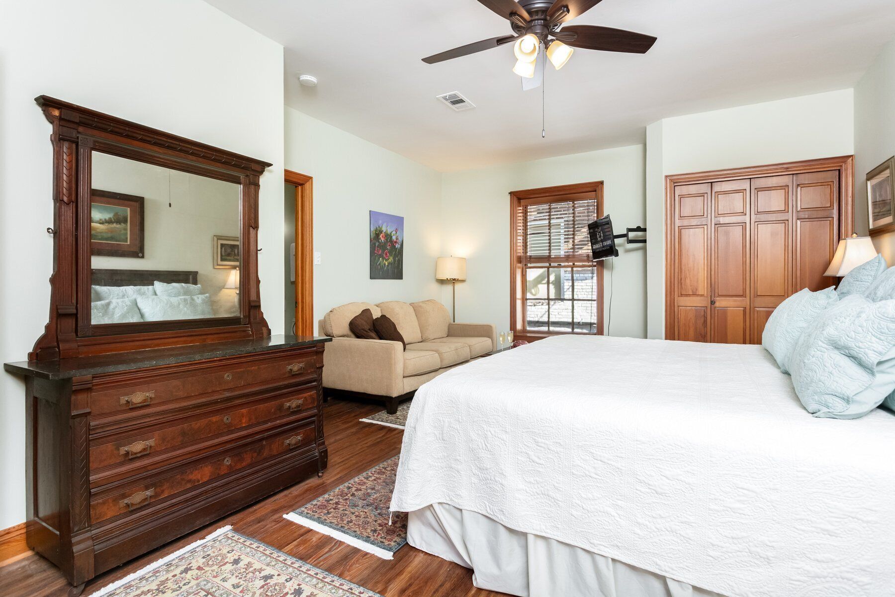 2 bedrooms, iron/ironing board, free WiFi, bed sheets