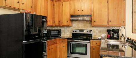 Réfrigérateur, micro-ondes, cafetière/bouilloire