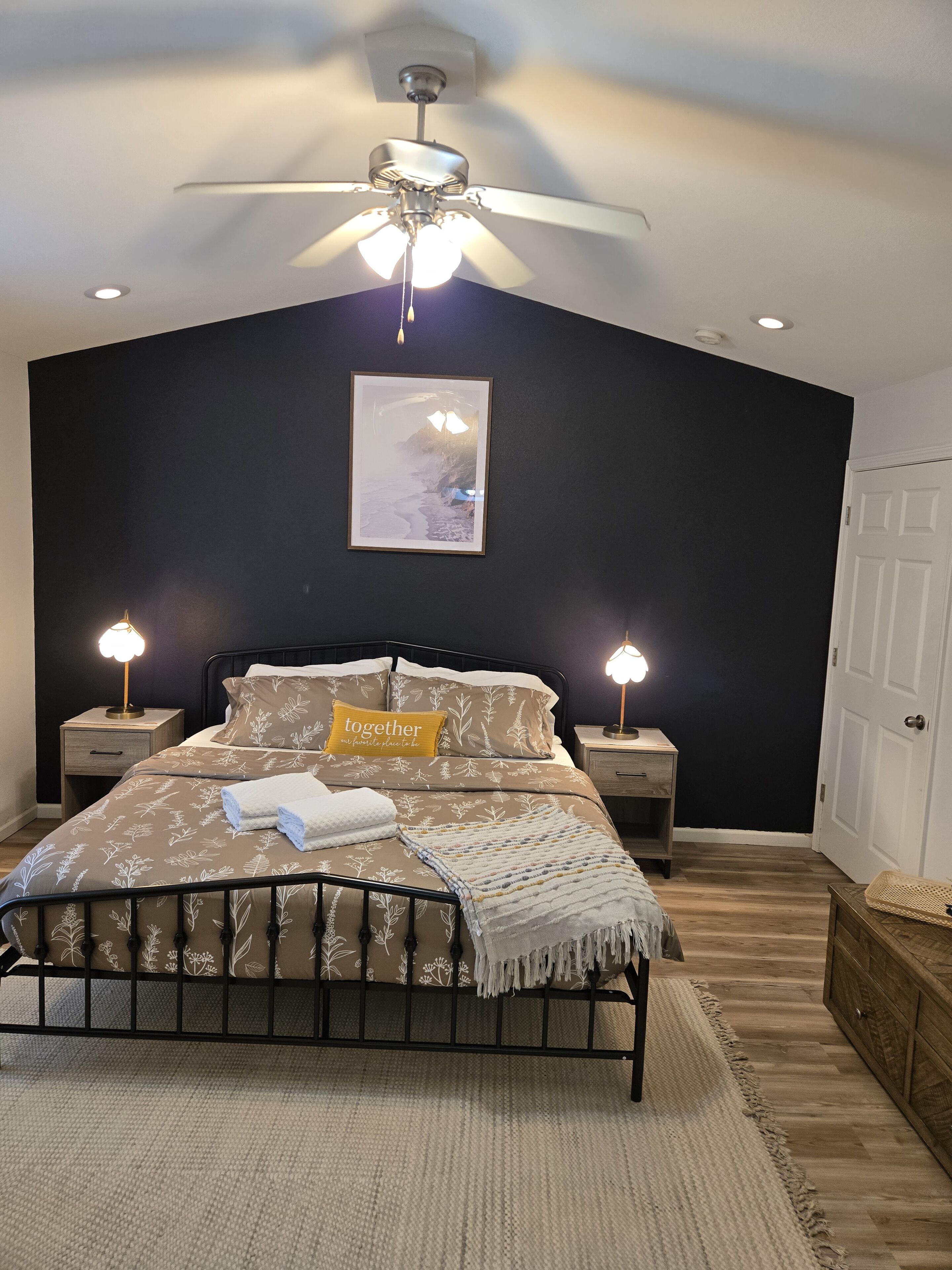 3 soverom, strykejern/-brett, wi-fi og sengetøy