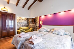 2 عدّة غرف نوم ومكواة/لوح كي وواي فاي مجانًا وملاءات أسرّة