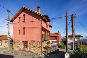 Exterior - Country House 'Quintana' with Mountain View, Private Terrace and Wi-Fi (Pravia)