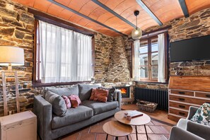 TV, fireplace - Country House 'Quintana' with Mountain View, Private Terrace and Wi-Fi (Pravia)