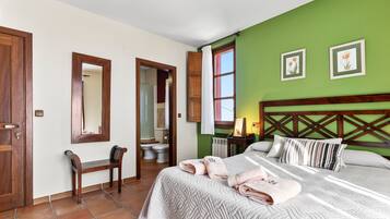 4 dormitorios, tabla de planchar con plancha, wifi gratis y ropa de cama