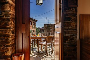 Dining - Country House 'Quintana' with Mountain View, Private Terrace and Wi-Fi (Pravia)