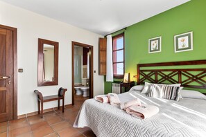 4 bedrooms, iron/ironing board, free WiFi, bed sheets - Country House 'Quintana' with Mountain View, Private Terrace and Wi-Fi (Pravia)