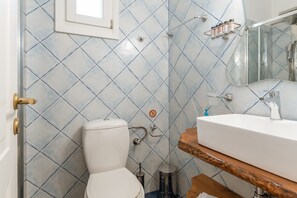 Suihku, hiustenkuivaaja, pyyhkeet