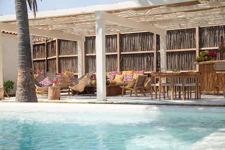 Gazebo. Pomelo Hotel Boutique