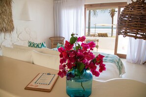Deluxe Double Room, Beach View | Premium bedding, down comforters, memory foam beds, in-room safe - Pomelo Hotel Boutique (Troncones)