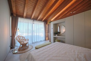 1 slaapkamer, een strijkplank/strijkijzer, gratis wifi, beddengoed