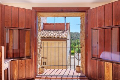 Country House 'Casa Antiga 15' with Mountain View, Shared Pool and Wi-Fi