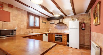 Casa rural 'Casa Antiga 15' con vistas a la montaña, piscina compartida y Wi-Fi