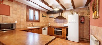 Country House 'Casa Antiga 15' with Mountain View, Shared Pool and Wi-Fi
