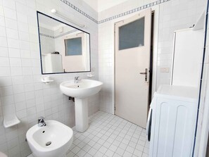 Bathroom - Holiday apartment mit Balkon (Jesolo)
