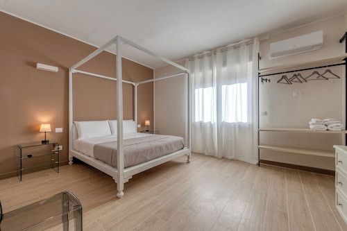 Apartment 'Victoria's Home' with Private Terrace, Wi-Fi and Air Conditioning