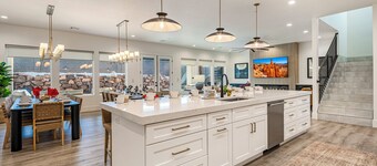 Pecan Valley Resort|Private Pool w/Slide, Smart TV's, & Pickleball Court