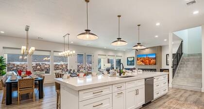 Pecan Valley Resort|Private Pool w/Slide, Smart TV's, & Pickleball Court