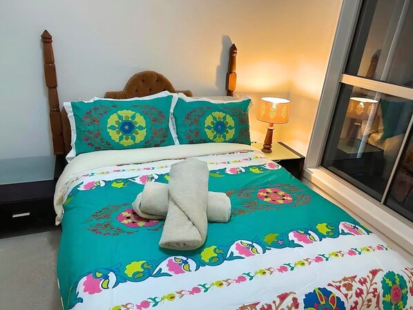 Apartamento familiar, balcón, vistas al jardín | 2 dormitorios, tabla de planchar con plancha, wifi gratis