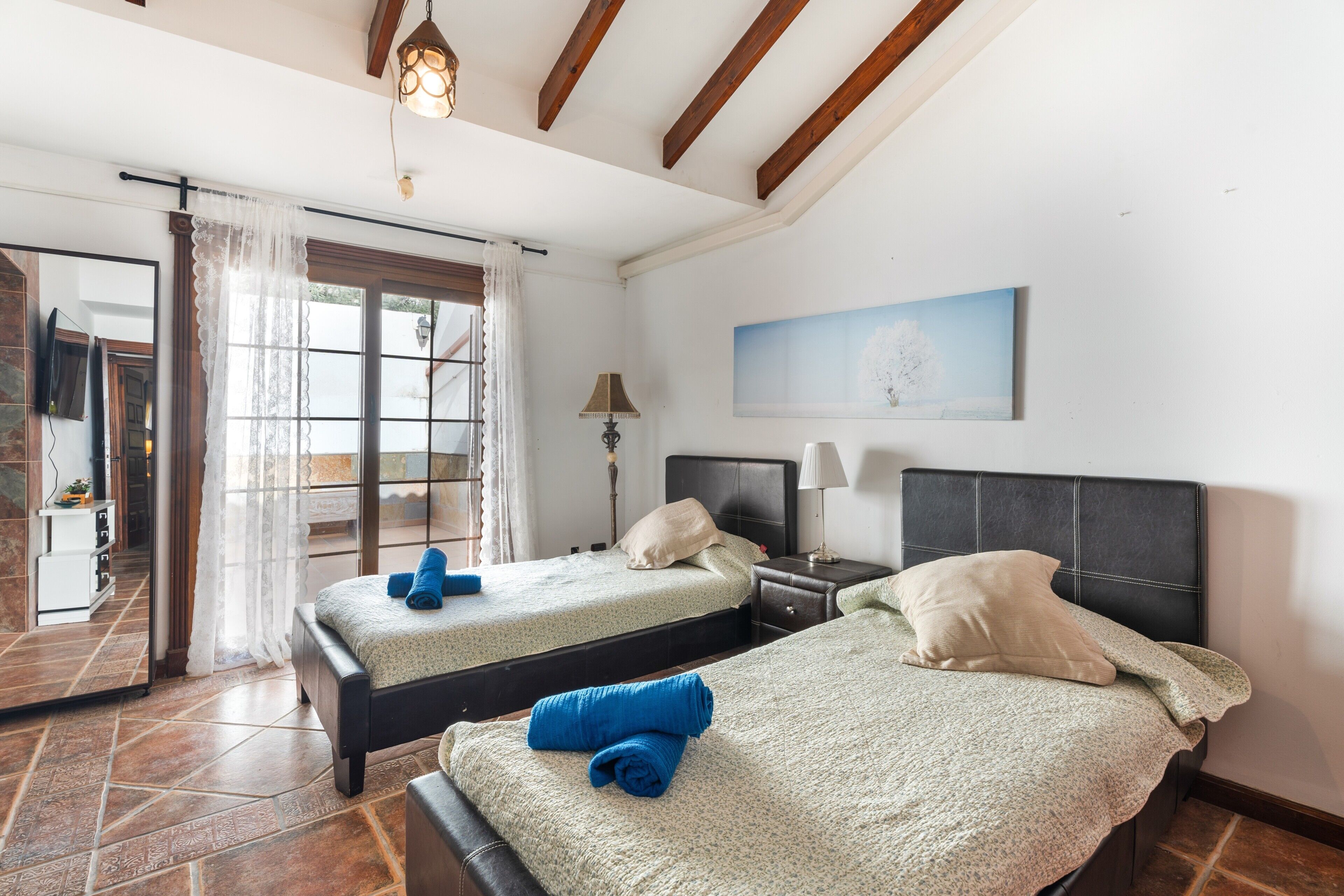 5 bedrooms, iron/ironing board, free WiFi, bed sheets