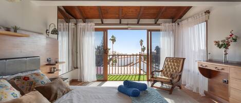 5 bedrooms, iron/ironing board, free WiFi, bed sheets